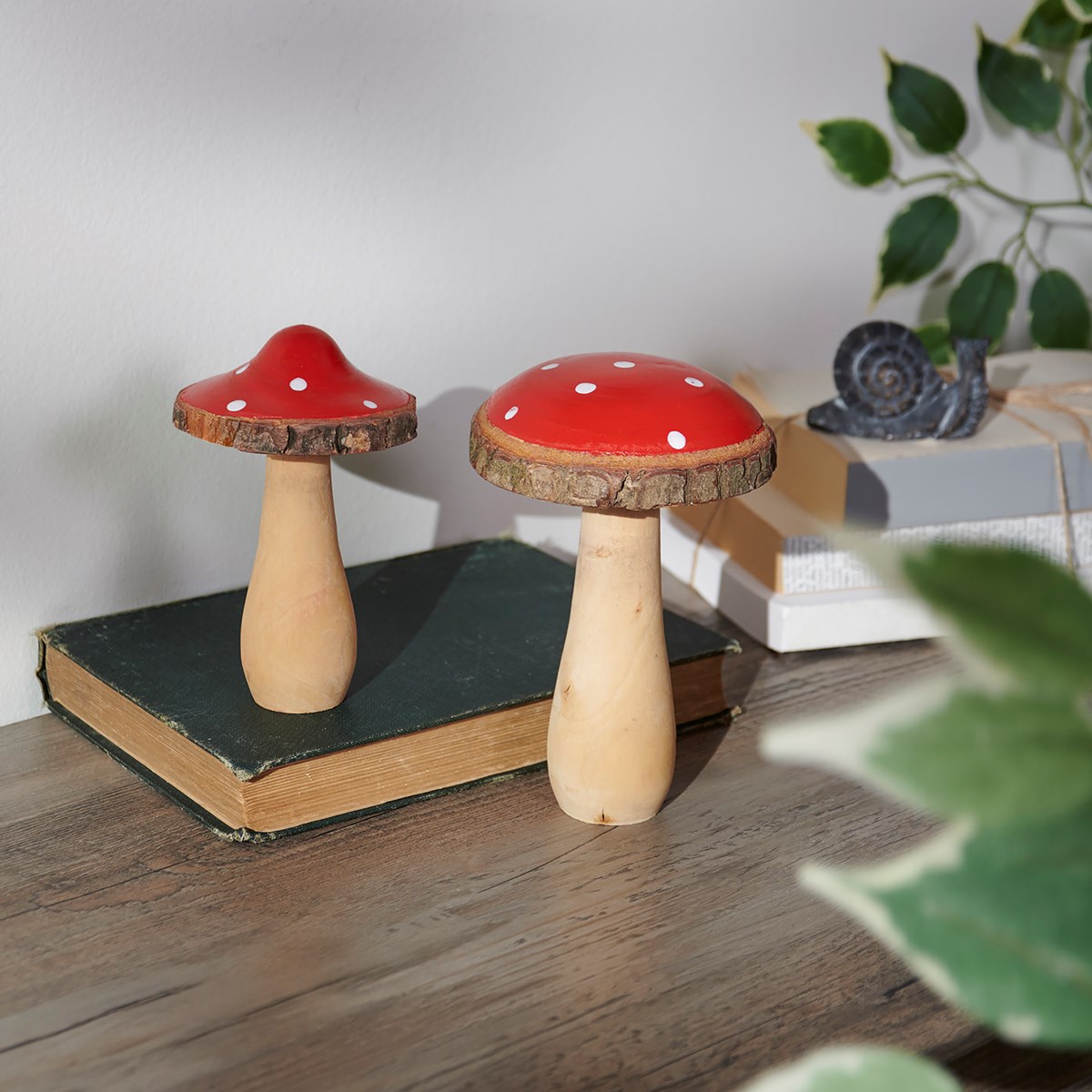 Red Mushrooms Sitter Set - Wood